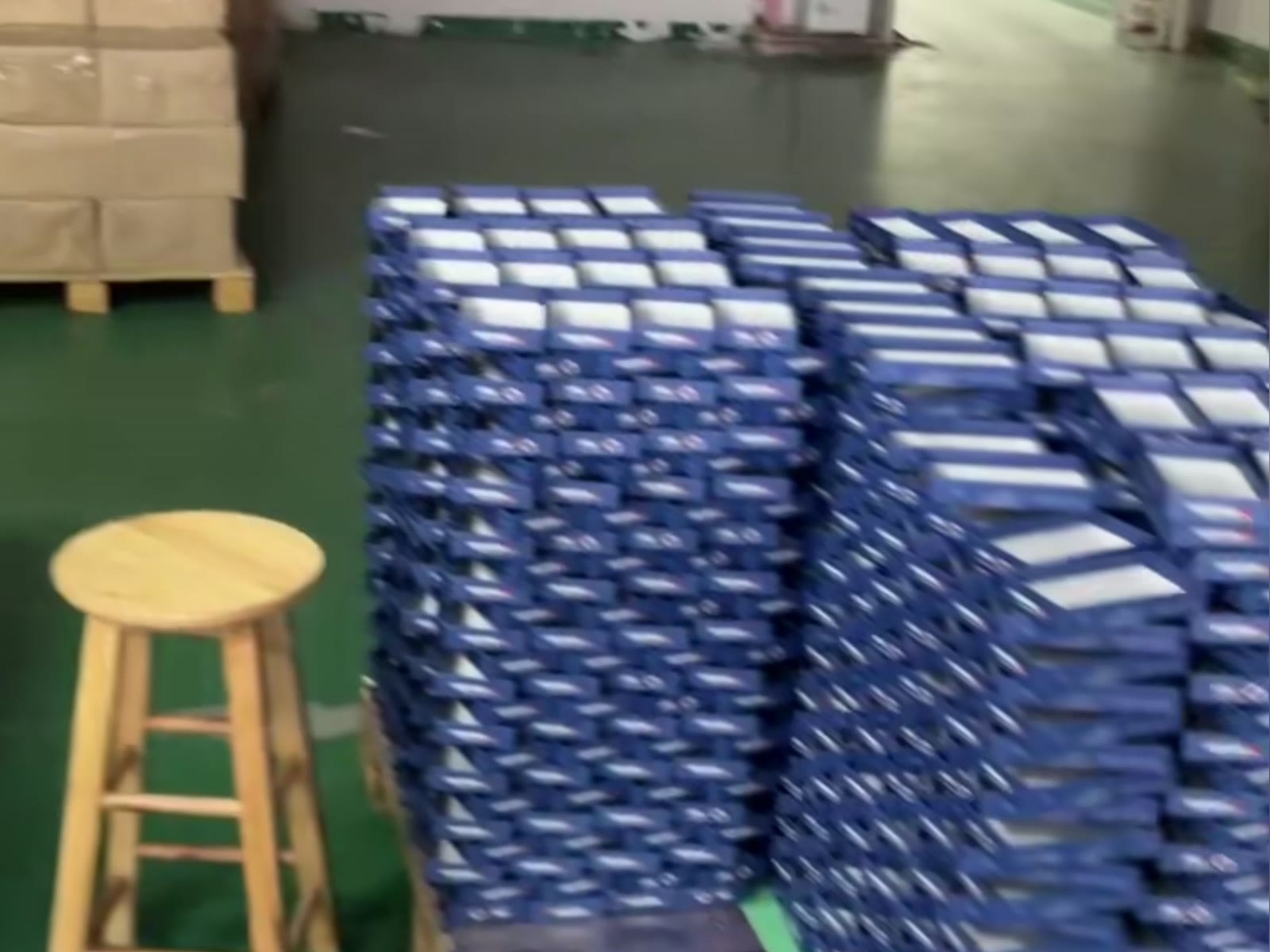 Why Choose Hibobestgift | Custom Paper Packaging Factory 10 Finished blue paper boxes staged in the Hibobestgift warehouse for export packing